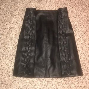 EUC🖤 Leather Side Braiding Skirt